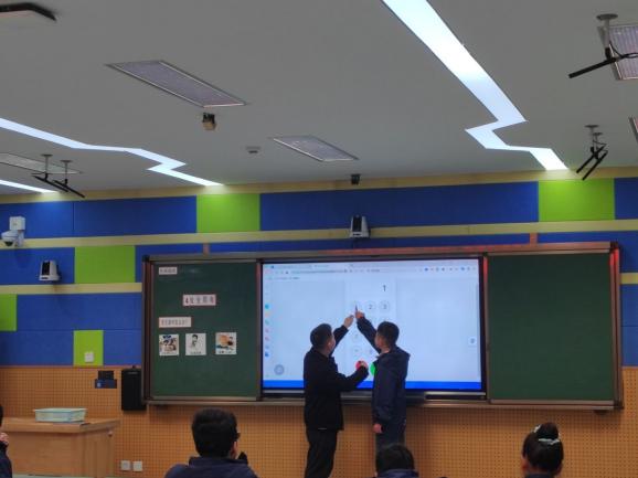 E:/简讯-成都市温江区特殊教育学校第三届”向阳杯”青年教师课堂技能大赛（2024—2025学年度下期）/照片/19.jpg19